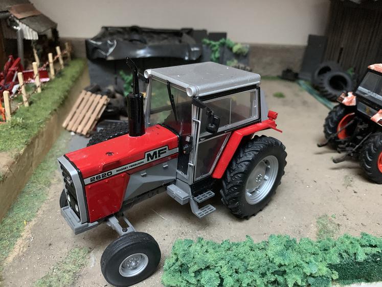 Illian modifie les miniatures et réalise des dioramas avec le souci du détail, pour qu’ils soient les plus vraisemblables possible. 