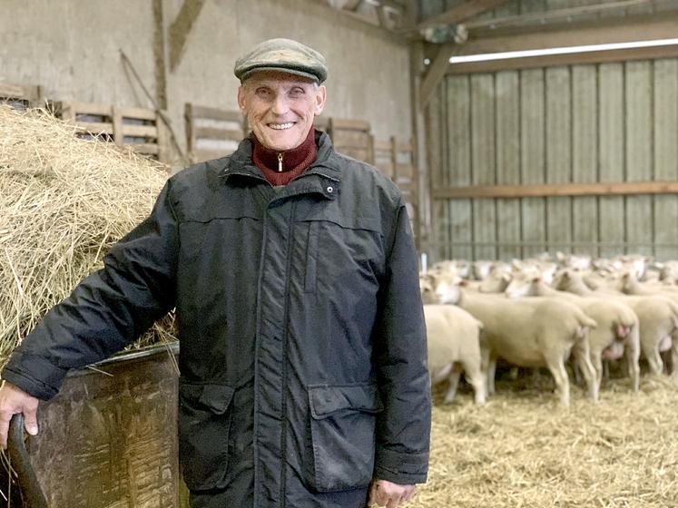 Jean-Yves Grognet ne connaît pas l’à-peu-près. Les rations de ses agneaux sont au gramme près. 