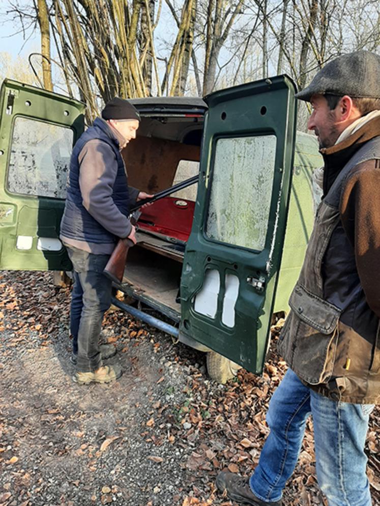 Dans la voiture, l’arme doit être au minium déchargée pour être transportée d’un point A vers un point B.