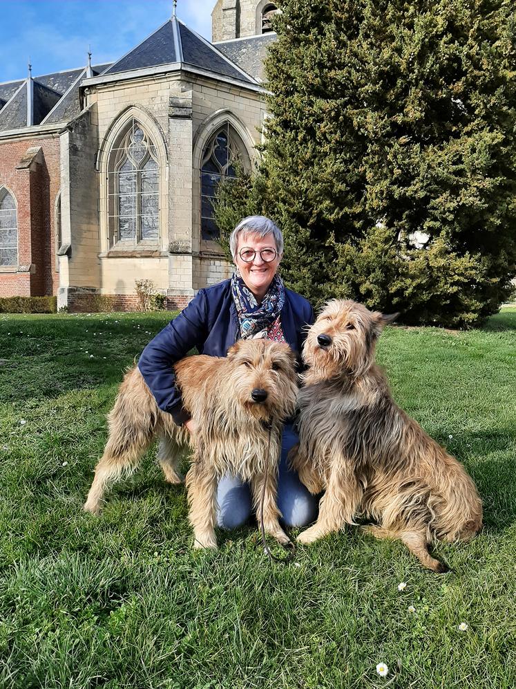 Angélique Ricard et ses protégés, Radote et Rossi. 