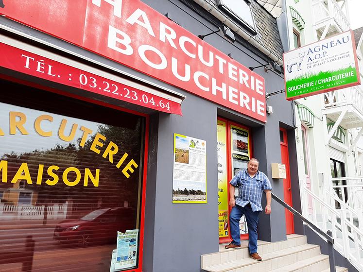 En passant devant la boucherie-charcuterie de Christian Beghin, difficile de ne pas voir que l’agneau AOP de la baie de Somme est ici chez lui. 
