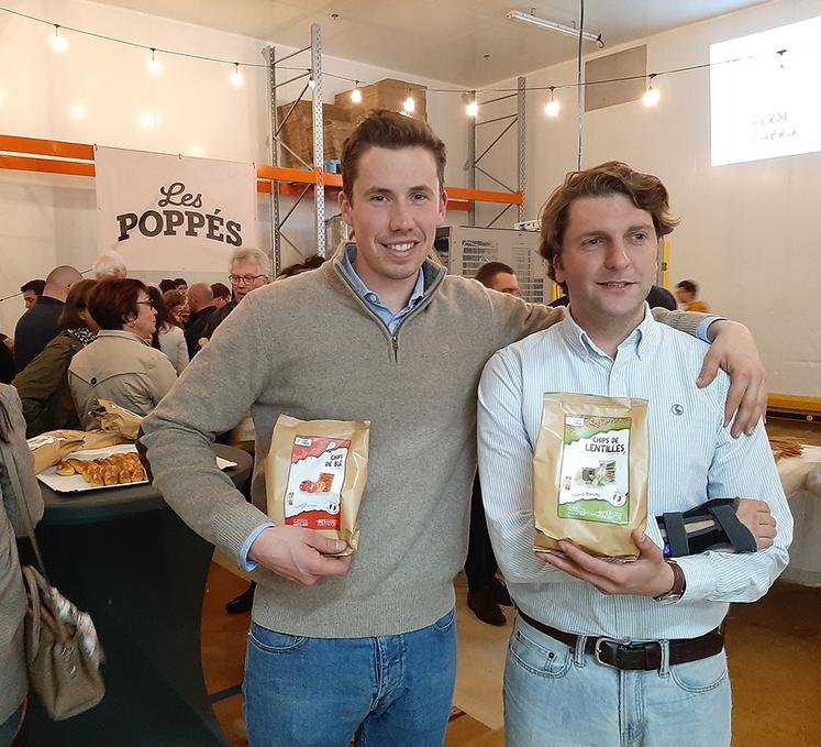 Pierre-Louis et Charles, les deux associés de Ferm Fabrik. Dans leur dos,  le nom de la nouvelle gamme avec laquelle ils comptent partir à l’assaut  d’une nouvelle clientèle. 