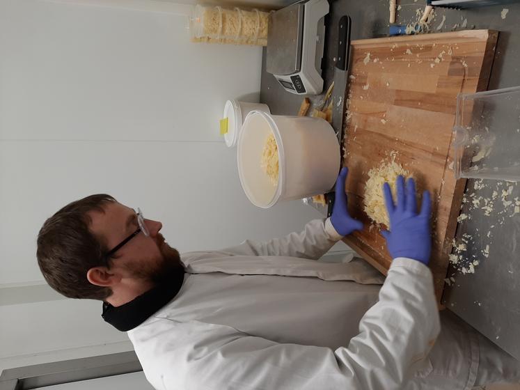 En meule entière, demi ou râpé, le Saint-Fuscien peut être dégusté de différentes manières. 