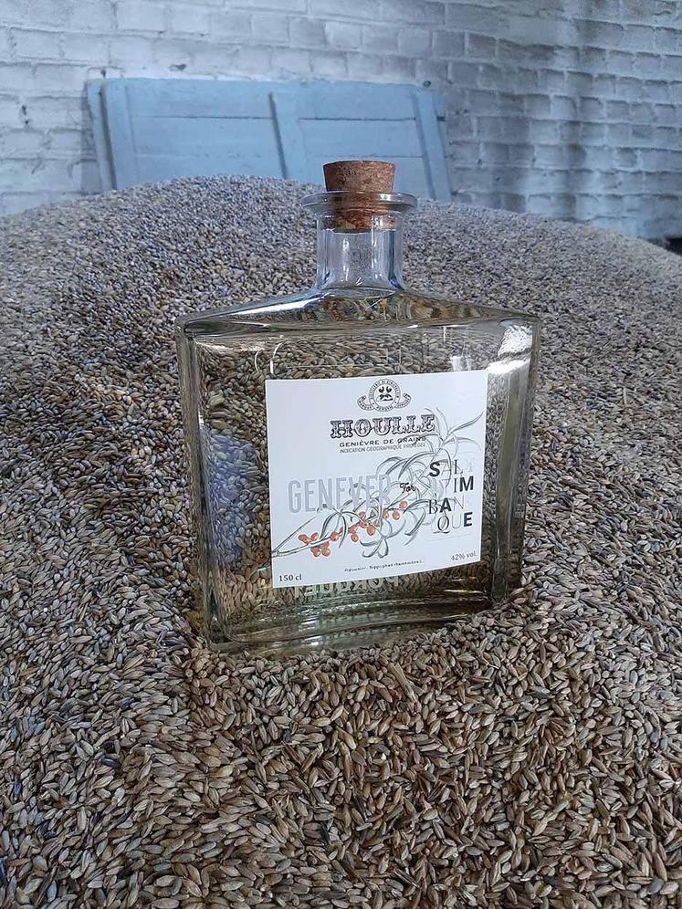 Le Genever for Saltimbanque est élaboré sur la base d’un «long drink»  auquel sont ajoutées en macération des baies d’argousiers récoltées  dans la vallée de la Somme. 