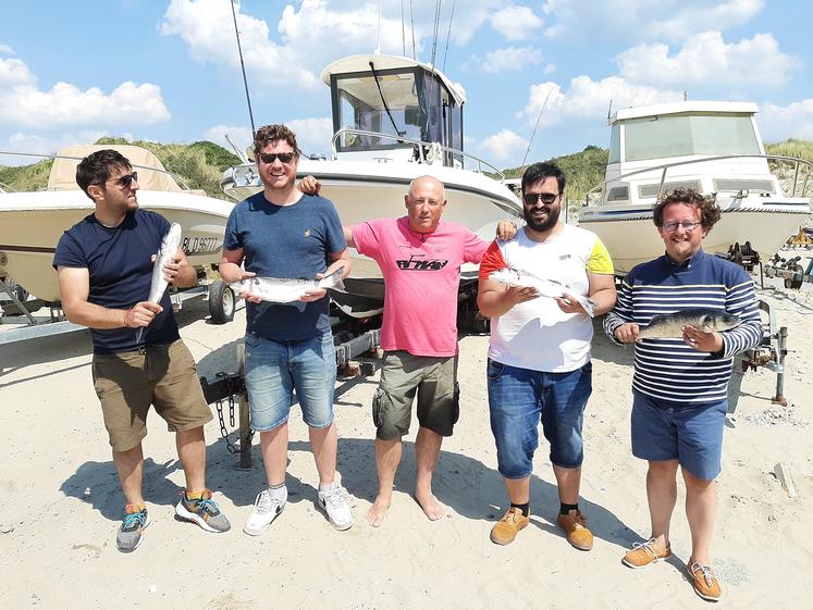Quelques bars et maquereaux auront suffi à faire le bonheur de pêcheurs occasionnels du Pas-de-Calais, du Nord  et de Savoie pressés d’y revenir. 