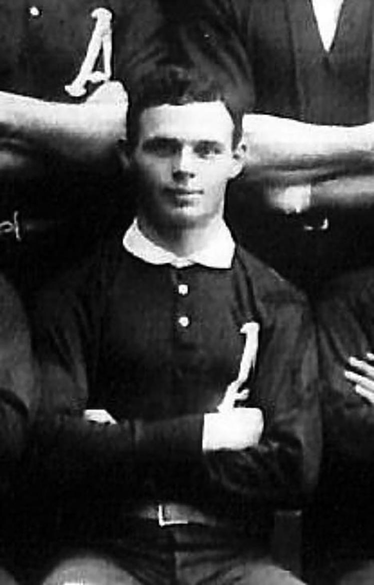 Avant de s’engager comme soldat et artilleur dans l’armée australienne,  William George Tasker était l’une des pièces maîtresses du jeu de l’équipe  nationale de rugby.