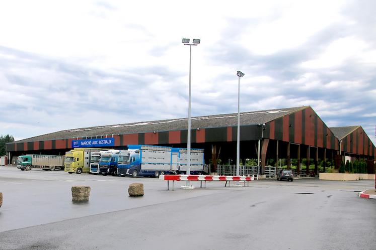 Le marché aux bestiaux, installé sur 4 ha à Tilloy-les-Mofflaines, serait trop coûteux pour la Communauté urbaine  d’Arras (CUA). 