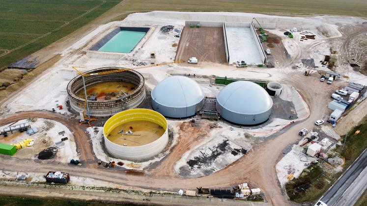 Les huit méthaniseurs actuellement en construction dans le Vouzinois vont  produire du gaz qui sera injecté dans le réseau national. La première phase  des travaux du rebours vient de s’achever. 