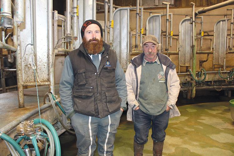 Corentin Pelletier et son père Gilles satisfaits de leur acquisition.