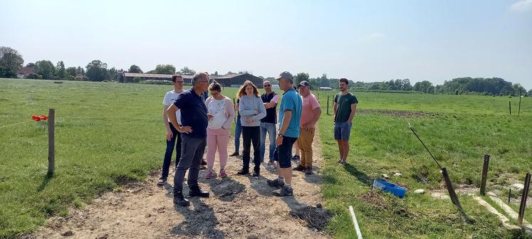 Denis Coquelet, un éleveur curieux et très ouvert, a choisi de valoriser au mieux les surfaces en herbe de son exploitation  et de calquer le potentiel de production de son troupeau sur celui de ses prairies.