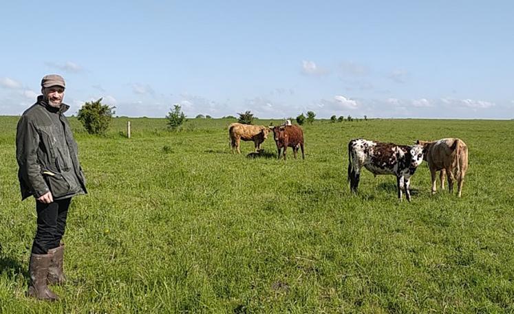 Sébastien Hincelin sur sa plateforme d’engraissement à Rocourt-Saint-Martin (02). 