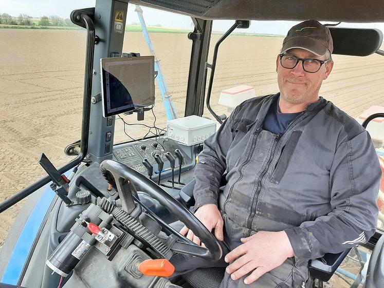 L’agriculteur de Beaumont-Hamel envisage d’utiliser le système d’autoguidage sur tout un tas de travaux après l’avoir expérimenté sur ses semis de betteraves et maïs. 