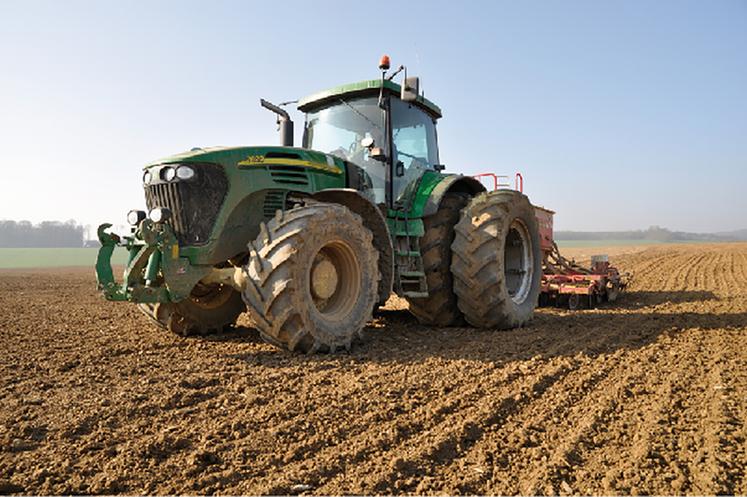 Une bonne implantation suivie d’une levée précoce, homogène et d’une bonne nodulation permettent d’obtenir une culture plus robuste. 
