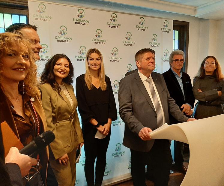 De nombreux médias nationaux ont suivi le 5 décembre à l’Ambassade d’Auvergne à Paris le lancement officiel de L’Alliance rurale en vue des élections européennes de juin 2024. 