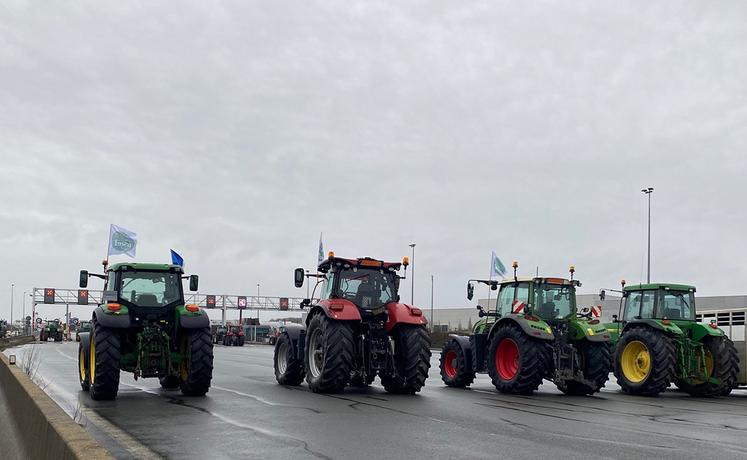 À tour de rôle, plusieurs axes routiers ont été bloqués dans le département.