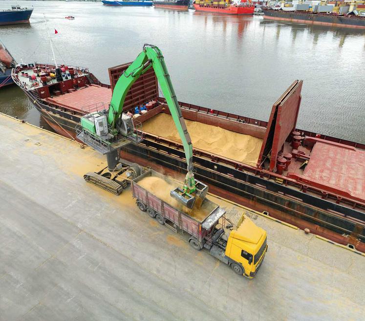 En employant ses outils agressifs pour remporter des appels d’offre,  la Russie parvient à orienter les cours mondiaux des grains sur la plupart  des places de marché. 