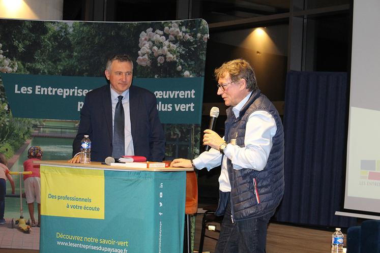 Olivier Torrès, l’intervenant du jour, et Jean-Luc Gardien, le président régional  de l’Unep, réélu à l’issue de l’assemblée.