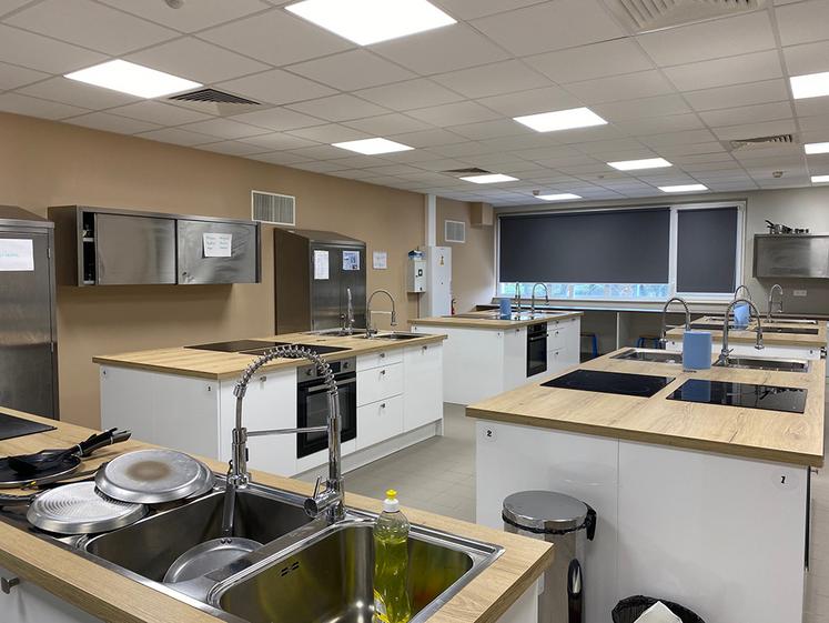 Les travaux ont permis la mise en place de plateaux techniques pour les élèves. 