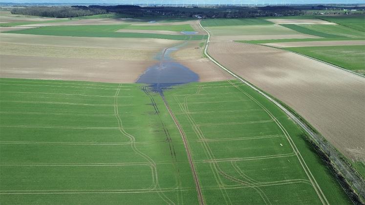 Source qui donne entre Domvast et Canchy.