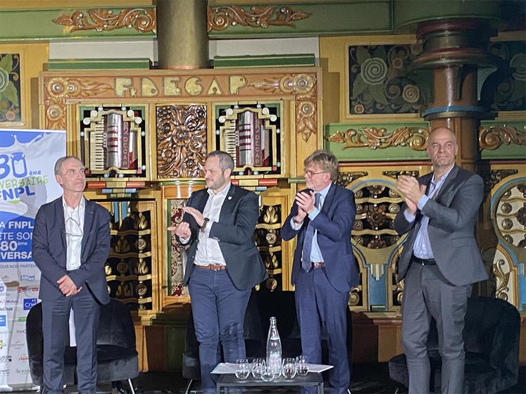 Après douze années de présidence, Thierry Roquefeuil passe la main à la tête  de la FNPL, sous les applaudissements. 