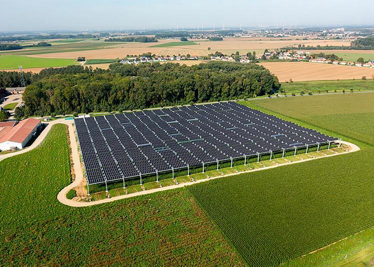 S’il cherche à consommer moins d’énergies, le monde agricole peut aussi être producteur en veillant à ne pas compromettre son potentiel de production alimentaire. 