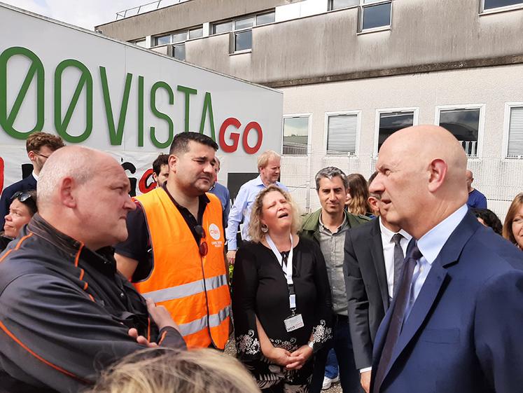 Le ministre de l’Industrie, Roland Lescure à son arrivée le 3 juin  sur le site Metex d’Amiens. 