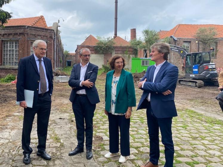 L’Amsom et le maire de Villers-Bretonneux ont reçu le préfet de la Somme au cœur de la friche de l’ancienne usine Mailcott. 