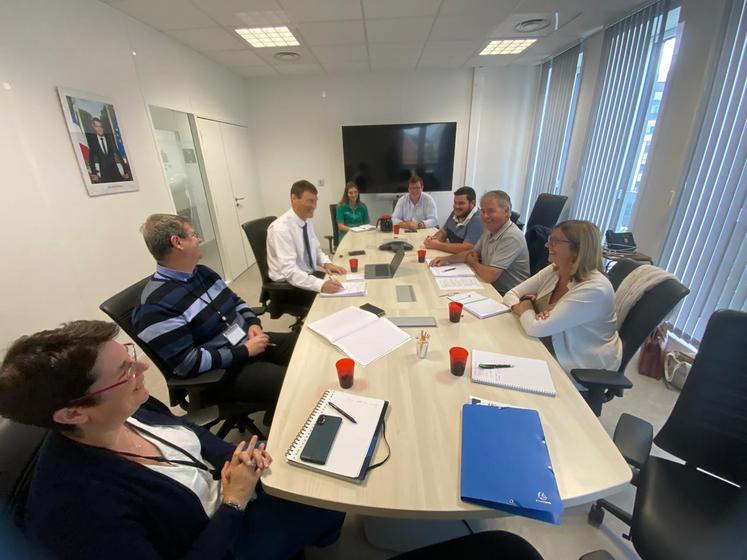 Les représentants agricoles n’ont pas manqué de rappeler le contexte de gronde du monde agricole qui a éclaté en début d’année, et de souligner les points qui étaient engagés et sont à présent en pause du fait de la carence gouvernementale. 