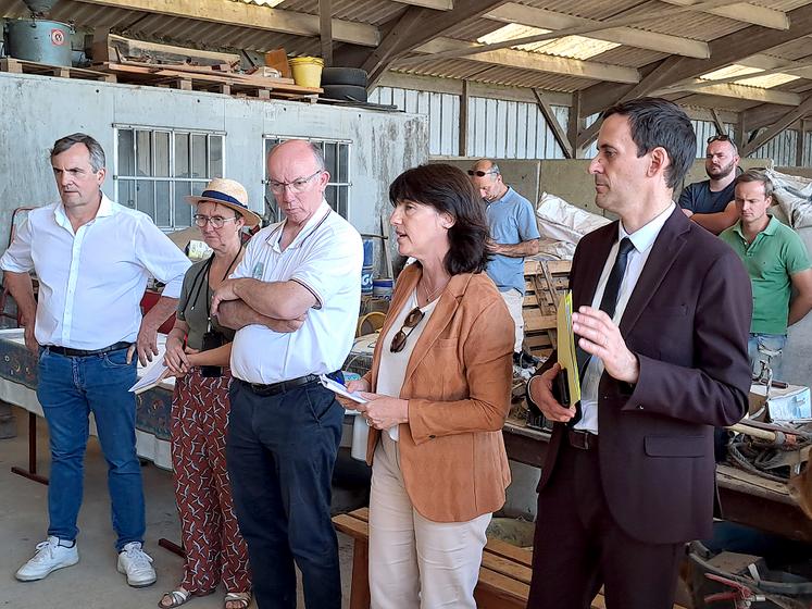 Hervé Ancellin, Marie-Françoise Lepers, représentant la FRSEA Hauts-de-France, Arnold Puech d’Alissac, président de l’Organisation mondiale des agriculteurs, Catherine Séguin, préfète de l’Oise, et Jérémy Hetzel, directeur adjoint de la DDT 60.