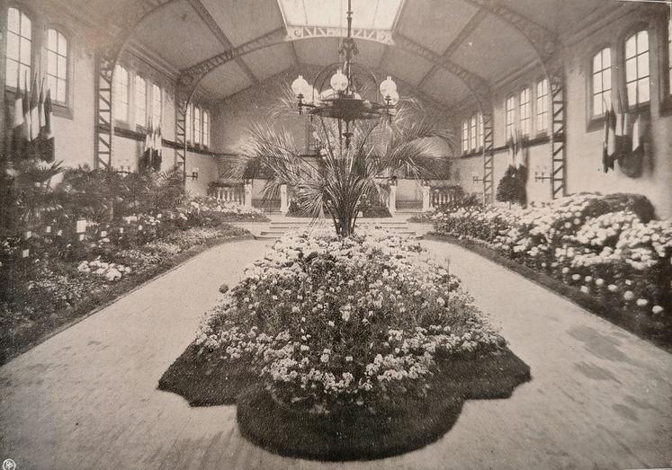 Les fleurs ont toujours pris place dans cet hôtel. Ici lors d’une exposition vers 1910. 