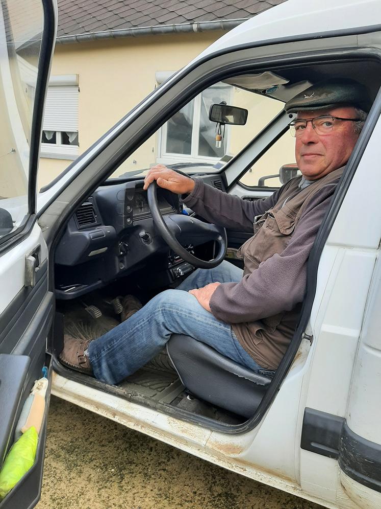 À Talmas, le C15 de Serge Houllier ne connait pas la boue et est garé sous un abri. 