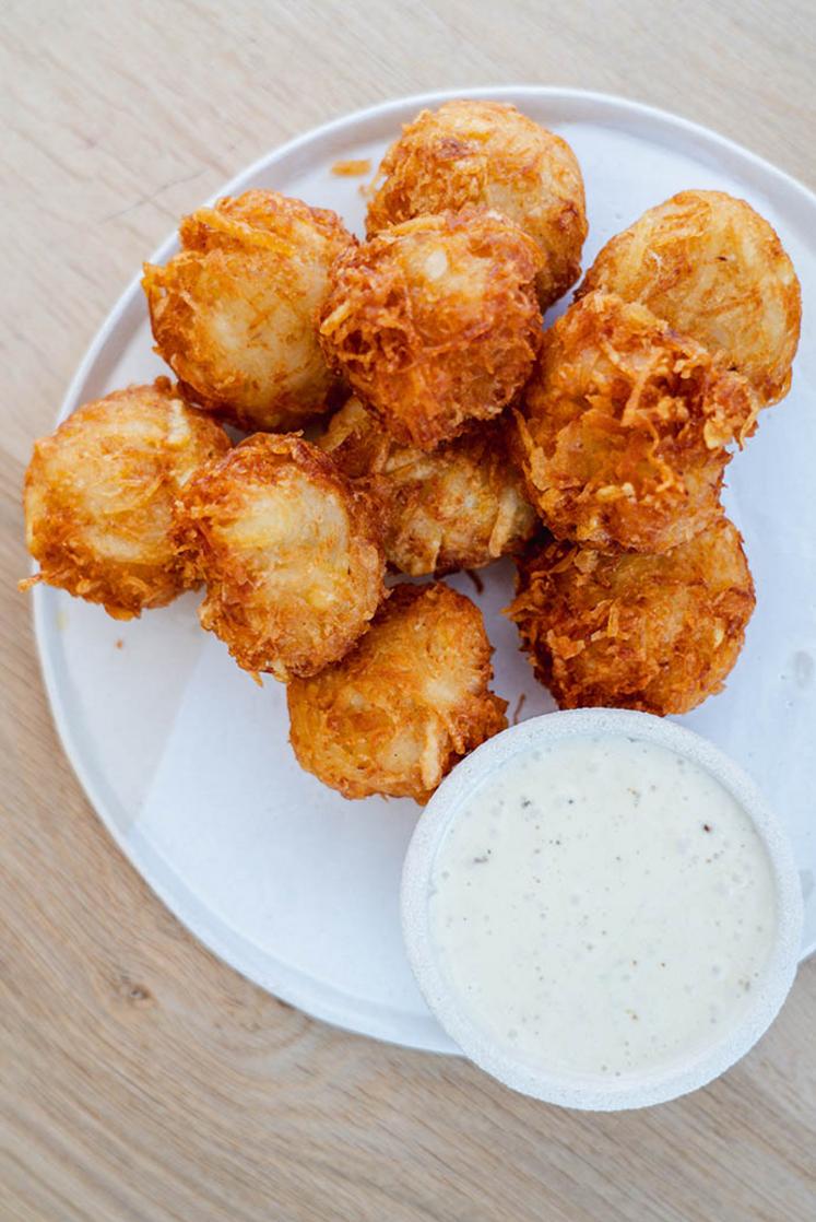 Le croustillant Hash Brown est relevé par une sauce  au Maroilles. 