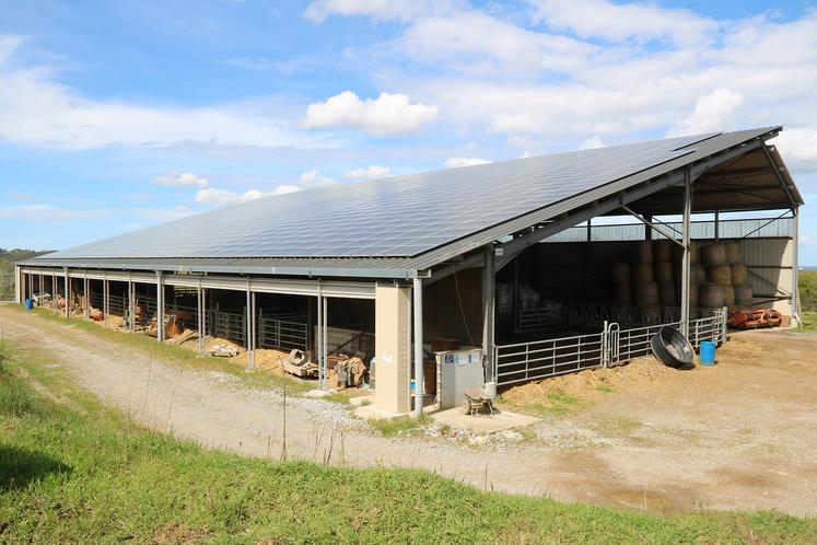 Pour la présidente de la Chambre d’agriculture de la Somme, Françoise Crété, la rédaction d’un document-cadre pour l’installation de centrales photovoltaïques  est une manière de «s’assurer que les terres agricoles, même à faible potentiel, restent des terres agricoles.»