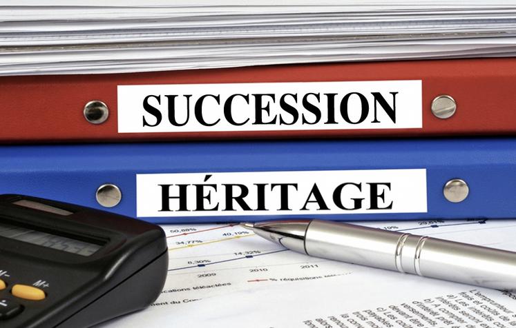 Le décès d’un associé dans une société civile n’entraîne pas la dissolution  de la société. Cependant des conséquences fiscales et juridiques peuvent générer un surcoût d’imposition pour les héritiers.