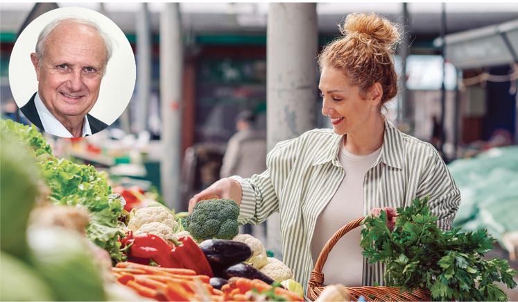 70 % des consommateurs achètent un produit bio au moins une fois par mois. En médaillon, Michel Verdier, président de l’Agence bio.