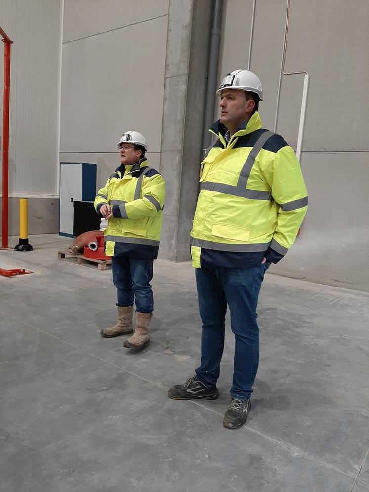 Matthieu Lenglet et Grégoire Dechilly ont accueilli pendant deux demi-journées des agriculteurs de la région pour une visite du chantier de l’usine Ecofrost de Péronne. 