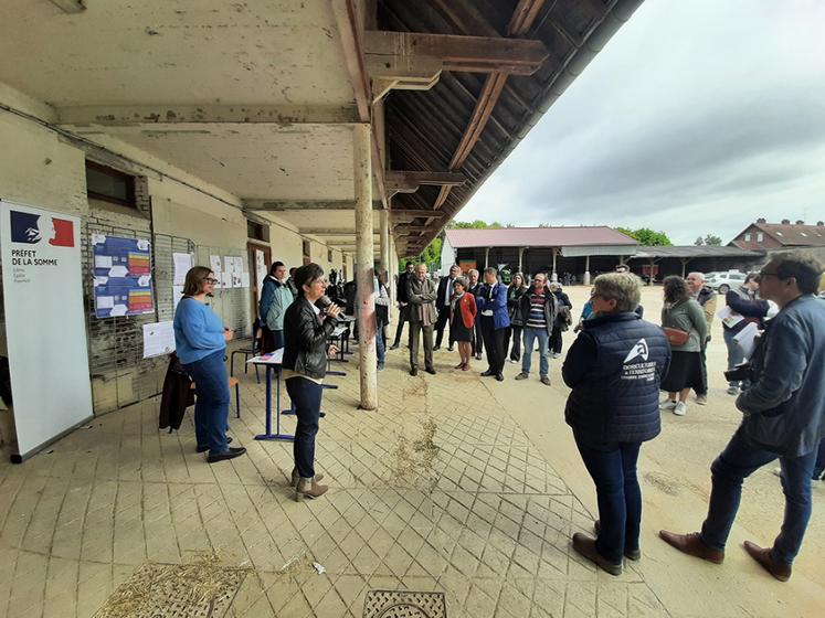 Une présentation des services de l’État chargés de réaliser des contrôles administratifs de l’activité agricole s’est tenue dans la cour de la ferme du Lycée du Paraclet avant une séquence de restitution du bilan des contrôles réalisés en 2024. 