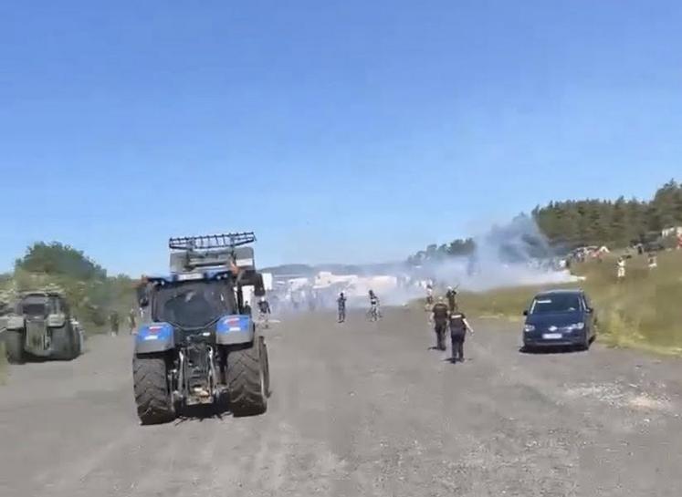 rave-party Lozère jeunes agriculteurs teufeurs tracteurs tecknival