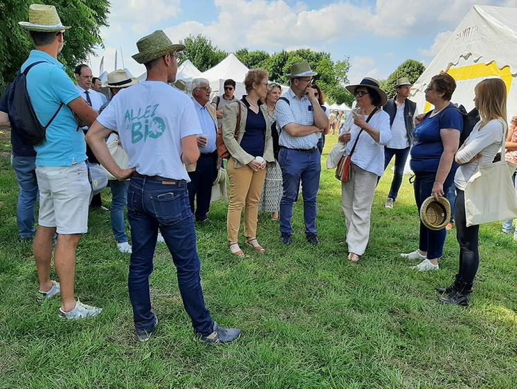 À l’occasion de Terr’eau bio, élus, agriculteurs et institutions ont affirmé  leur soutien à un modèle vertueux en quête de reconnaissance et de valorisation.  