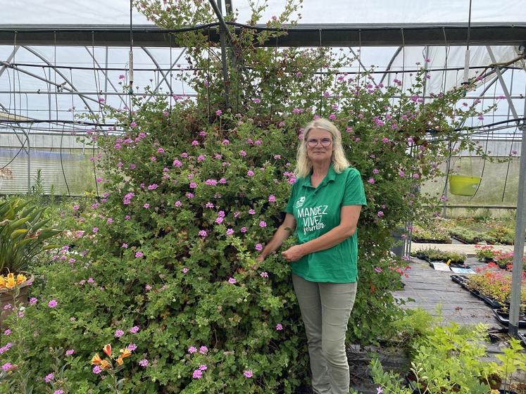 Carole Wiel-Rouvillain aime partager sa passion pour les plantes avec le public. 