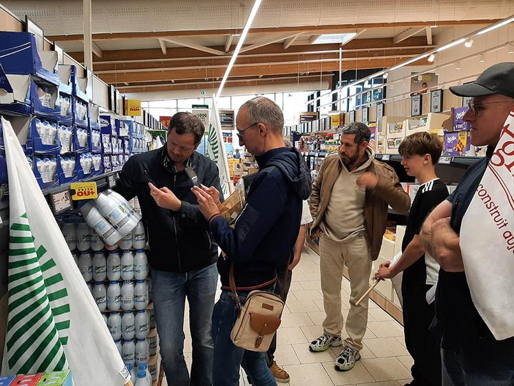 À Abbeville, début de semaine, quelques producteurs ont effectué un relevé  de prix et ont constaté que ceux-ci sont souvent inférieurs au prix plancher  d’un euro par litre demandé. 