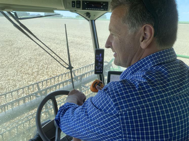 Arnaud Van Den Bossche : «Il y a tellement de désinformation autour de l’agriculture… On a besoin d’expliquer notre métier.» 