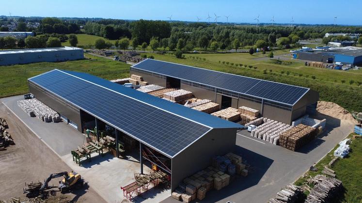 Avec ses 2 000 m2, le site est dimensionné pour produire 30 000 stères de bois par an.