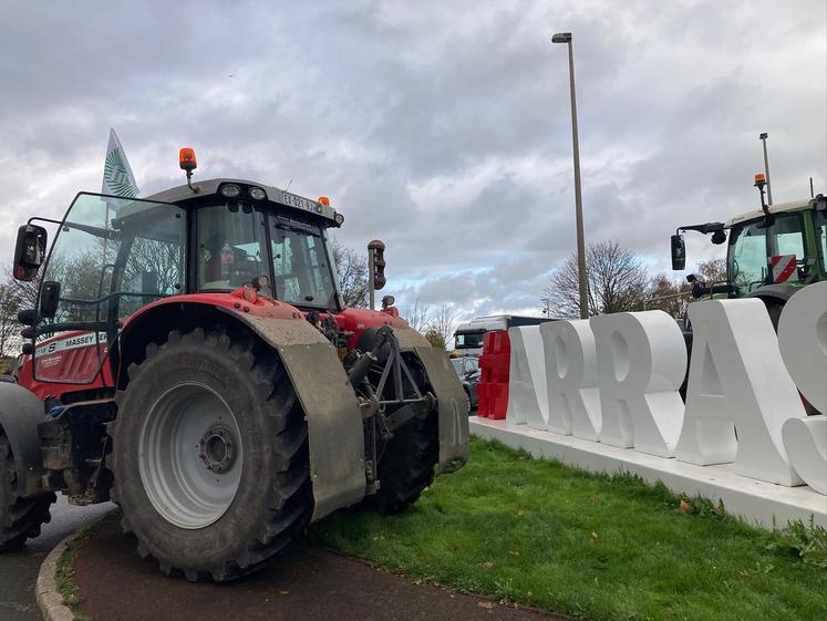 mobilisation Arras déplacement Emmanuel Macron