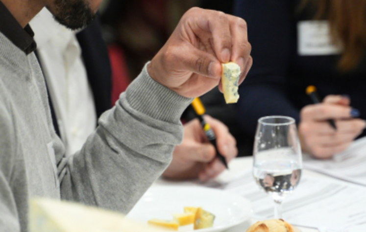 Pour les non-professionnels, des sessions de formation sont organisées  pour à apprendre à juger avec méthode et impartialité. 