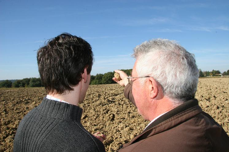 Pour bien réussir sa transmission d’exploitation, il faut savoir s’y prendre à temps, en clair, le maître-mot est bien l’anticipation.