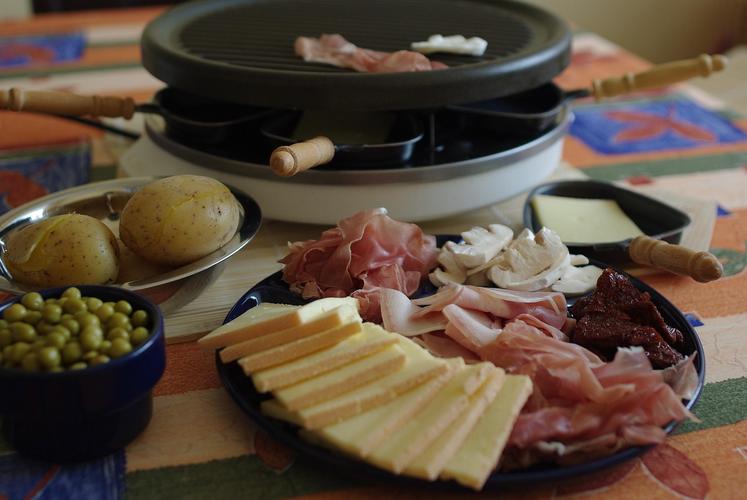journée internationale de la raclette le 13 décembre et pommes de terre