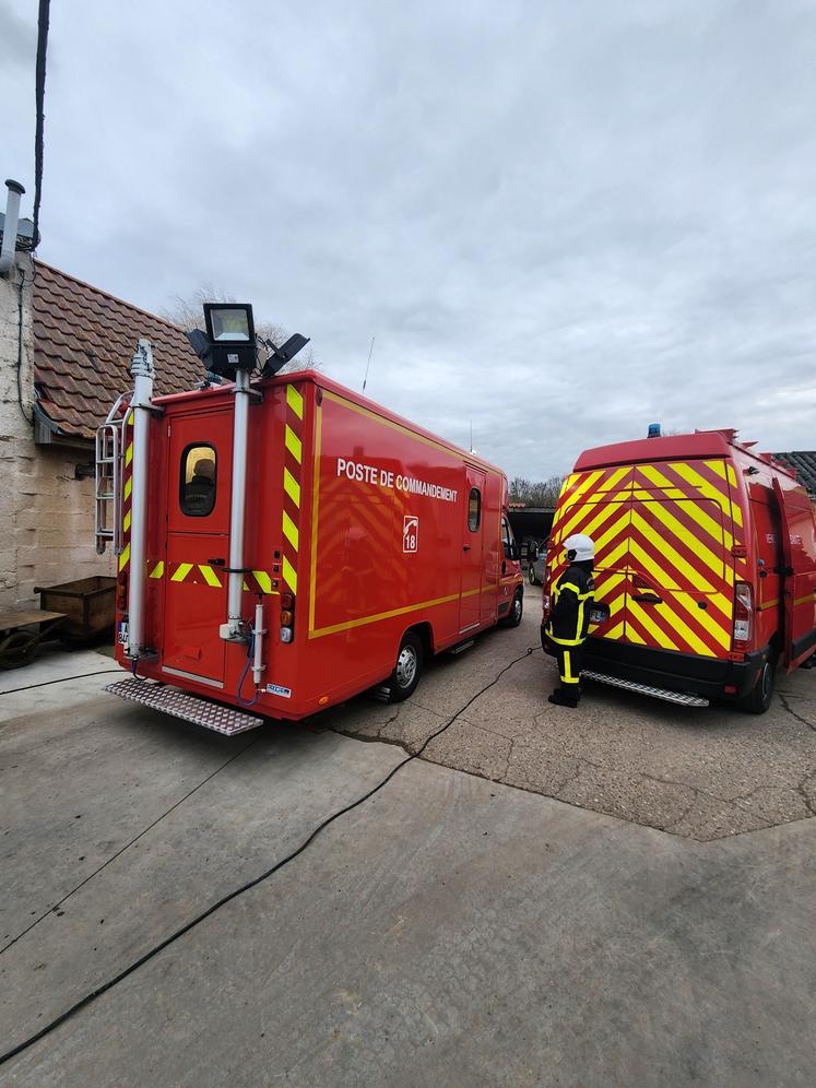 L'incendie d'un bâtiment d'élevage porcin à Robecq (62) ce jeudi 1er janvier 2026 a nécessité le déploiement d'importants moyens de lutte.