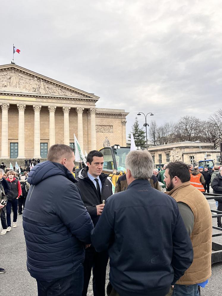 La FDSEA a échangé avec le député de la 3e circonscription de la Somme,  Matthias Renault, pour lui rappeler les problématiques des exploitations agricoles de la Somme. 