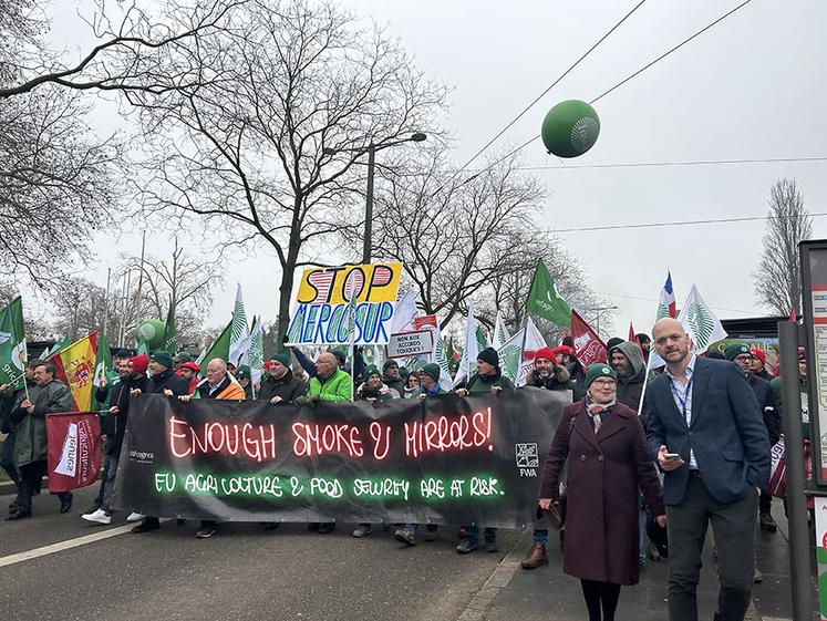 Un mois après Bruxelles, les agriculteurs ont défilé jusqu’au Parlement européen  à Strasbourg. 